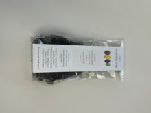 Charger l'image dans la galerie, Plumes enrobées de bonbons recouvertes de chocolat MYLK